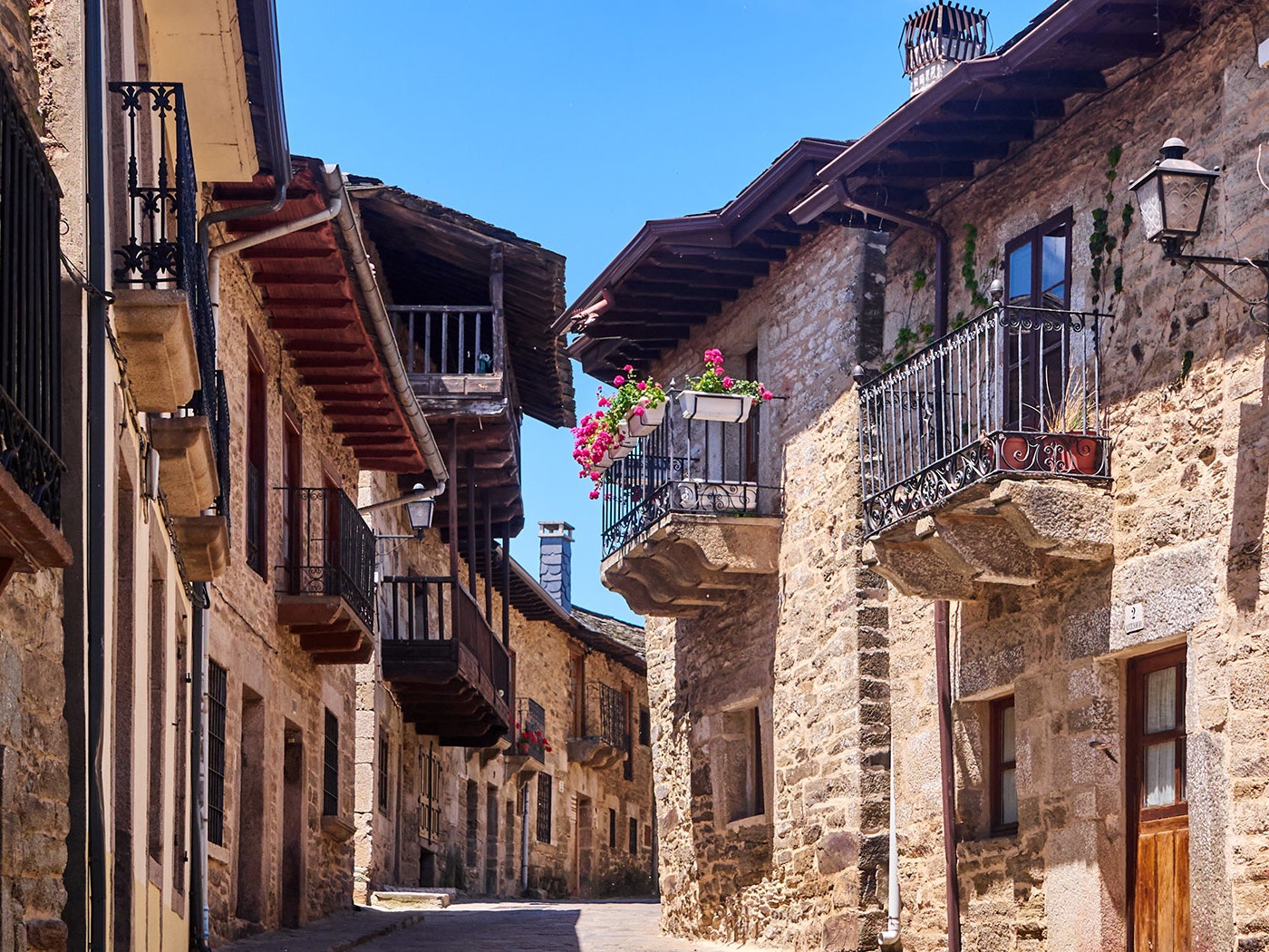 Por qué Puebla de Sanabria es uno de los pueblos más bonitos de España? |  Traveler
