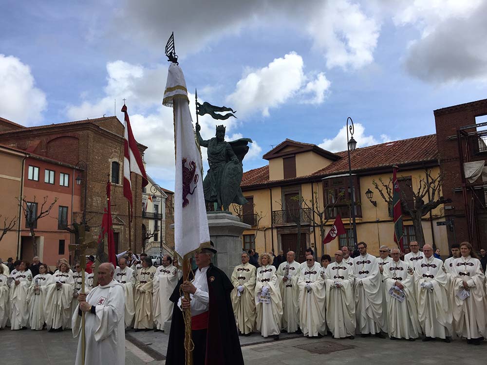 Alfonso IX ya cuenta con una estatua en la Plaza Santo Martino