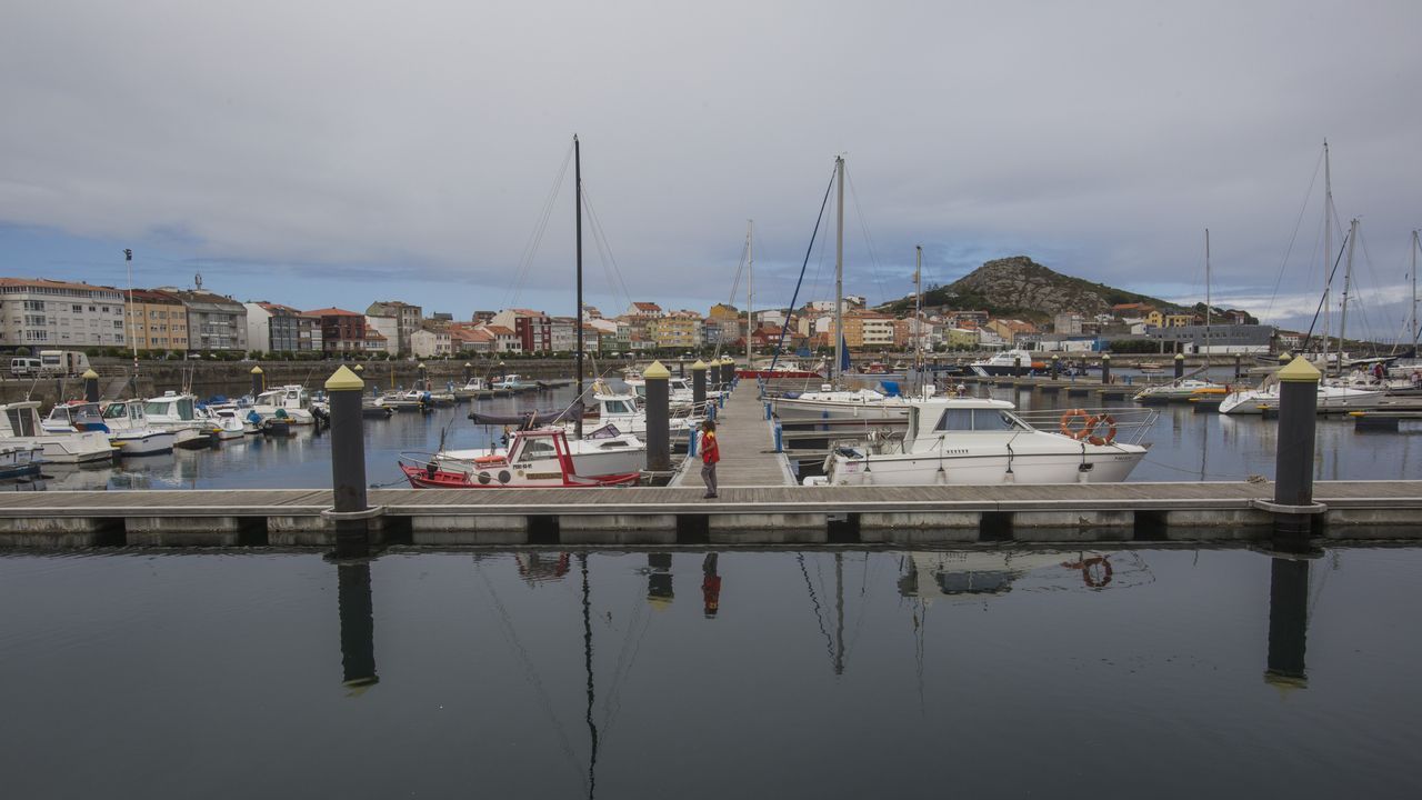 El puerto de Muxía es el segundo de Galicia que más embarcaciones recibe