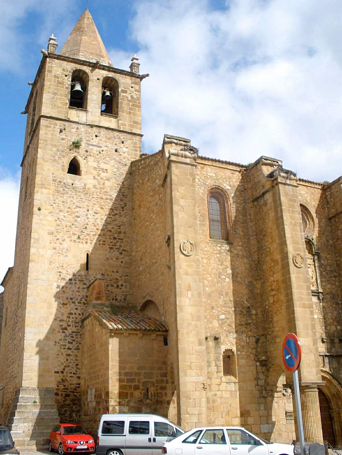 File:Caceres - Iglesia de Santiago 10.jpg - Wikimedia Commons