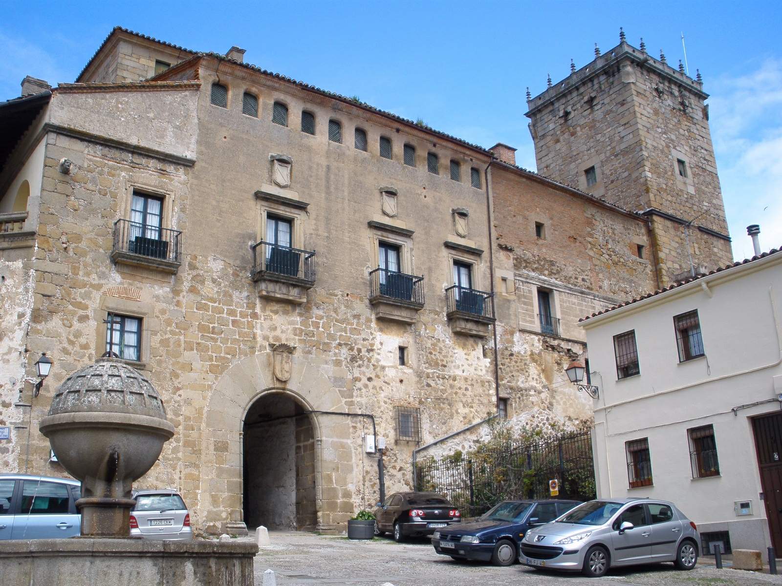 File:Plasencia - Palacio del Marques de Mirabel 1.jpg - Wikimedia Commons