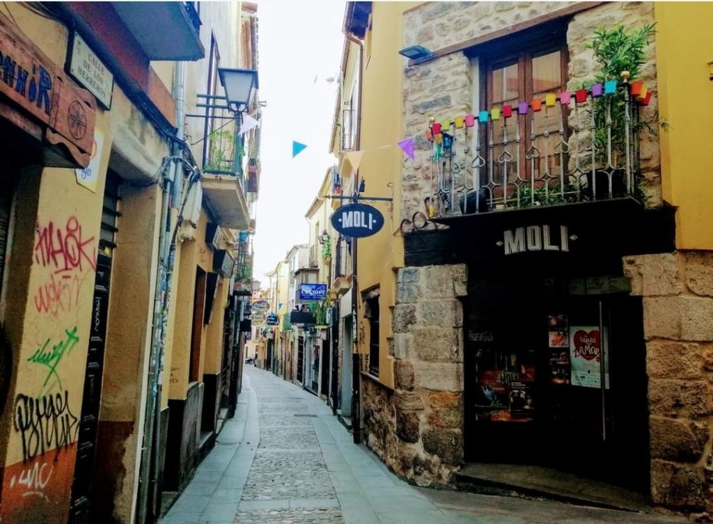 El "víacrucis" más profano se vive hoy en Los Herreros - Hostelería en  Zamora