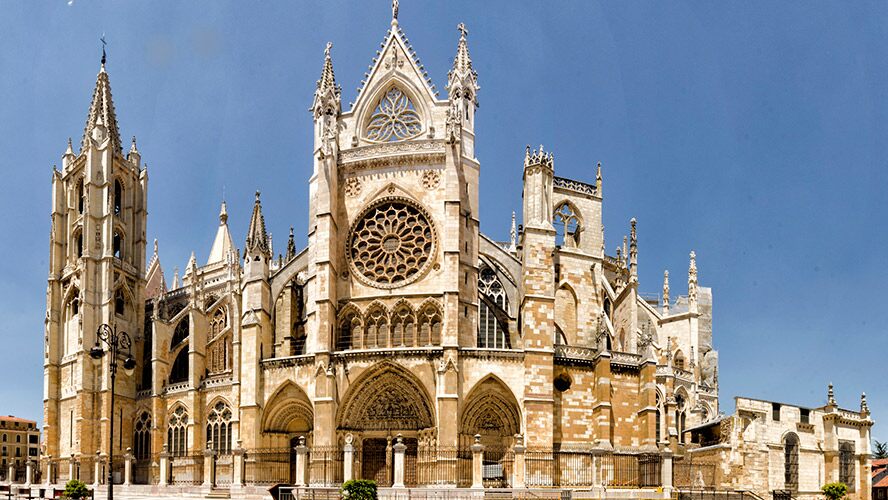La Catedral de León, un espectáculo de luz en sus vidrieras