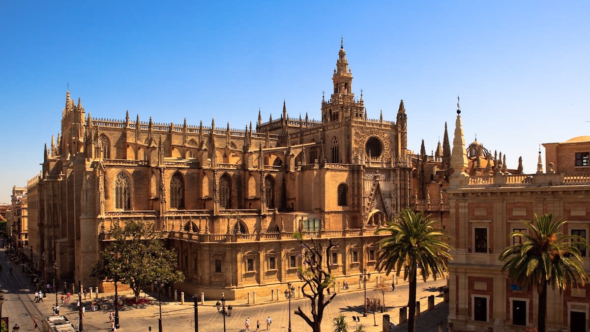 Cómo visitar la Catedral de Sevilla, la Giralda y el Alcázar - Hellotickets