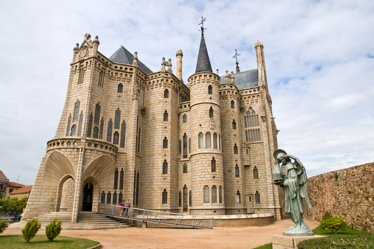 Palacio Episcopal de Astorga | ¿Qué saber antes de visitar? - Vivecamino