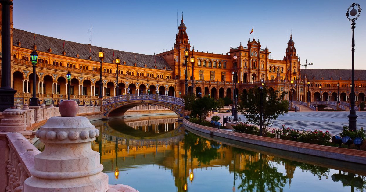 La Plaza de España de Sevilla, elegida como una de las de mayor encanto de Europa